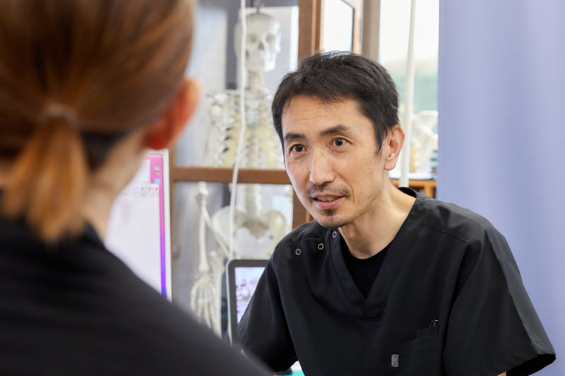 医師の診察しているところ